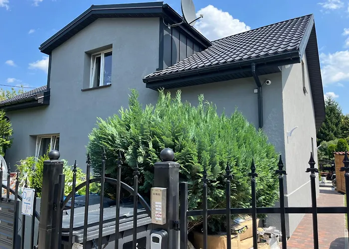 Studio In Wola- Near Progresja-Direct Bus To Old Town