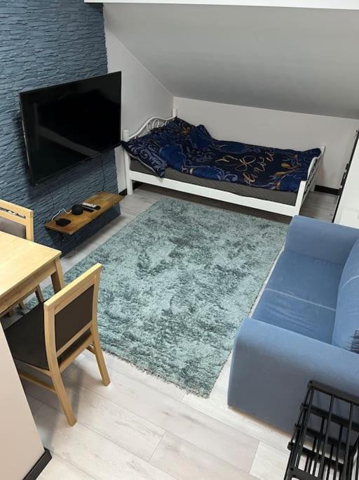 Apartment In Wola- Near Progresja-direct Bus To Old Town *